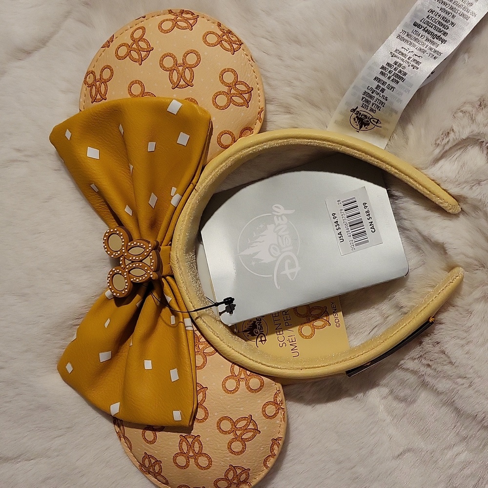 Loungefly Pretzel ears